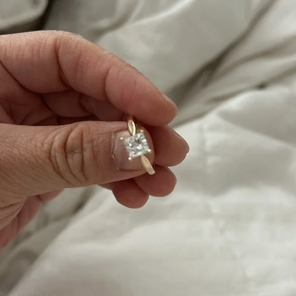 1.5 Princess cut diamond in 14k yellow gold, E, VS1 - Picture 3 of 11